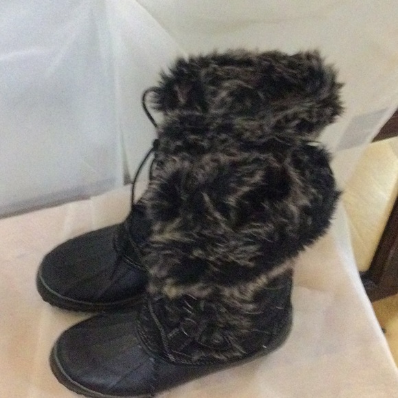 Women's Black Fur-Lined Winter Boots - Picture 4 of 9